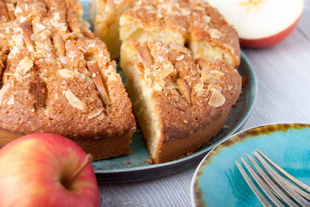 Torta di mele morbida e mandorle