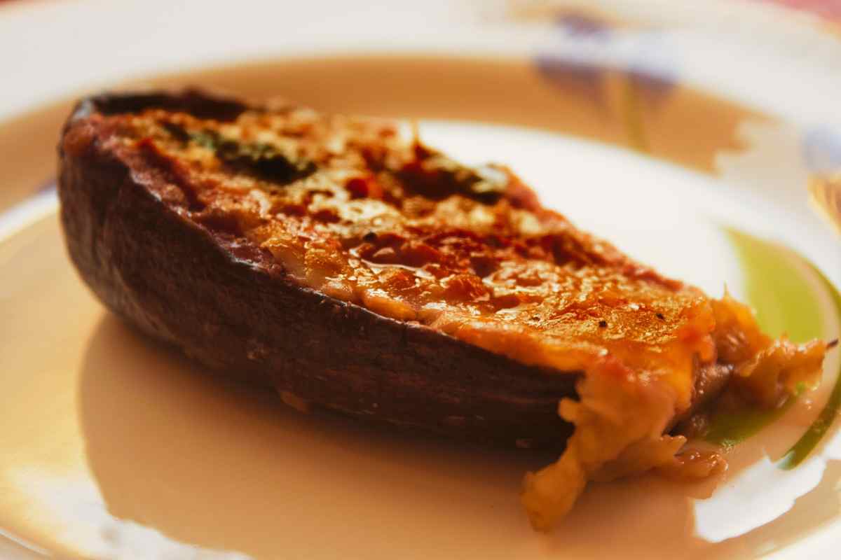 Melanzane ripiene alla calabrese in un piatto