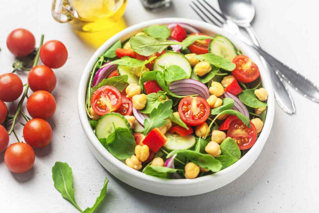 giornata detox menu: insalata di ceci e verdure