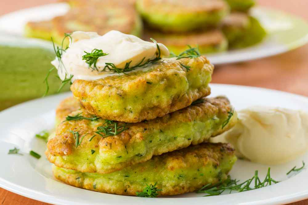 Frittelle di zucchine: le ricette per farle in padella e al forno