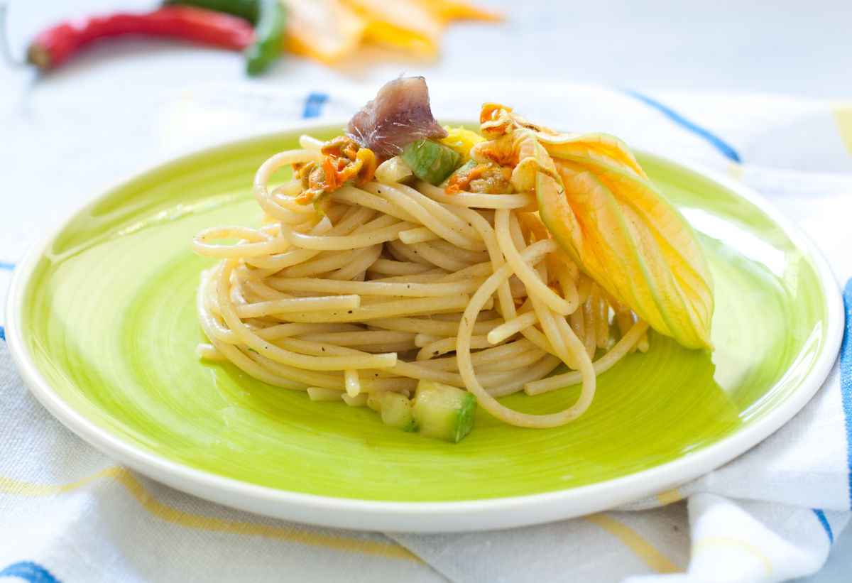Spaghetti con i fiori di zucca