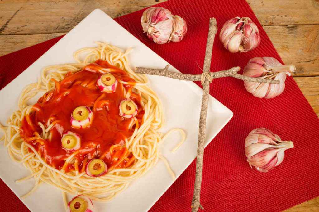 spaghetti splatter per i primi piatti di halloween