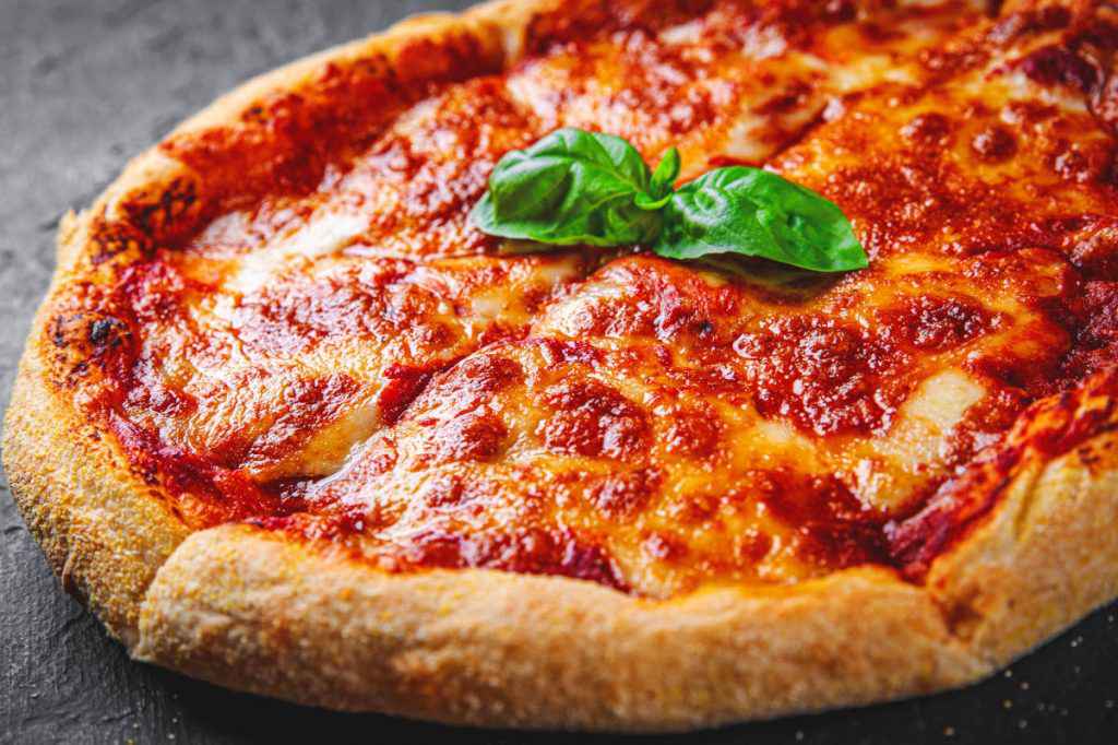 pizza margherita, cosa mangiare mentre si legge un libro