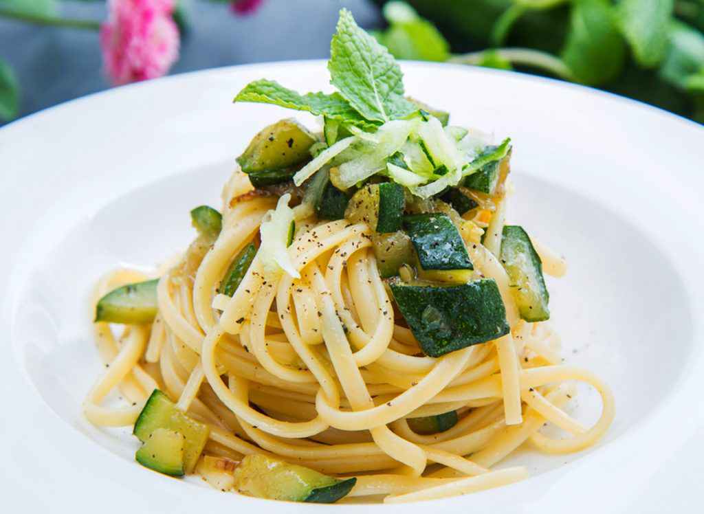 Pasta con zucchine: la ricetta cremosa e le varianti