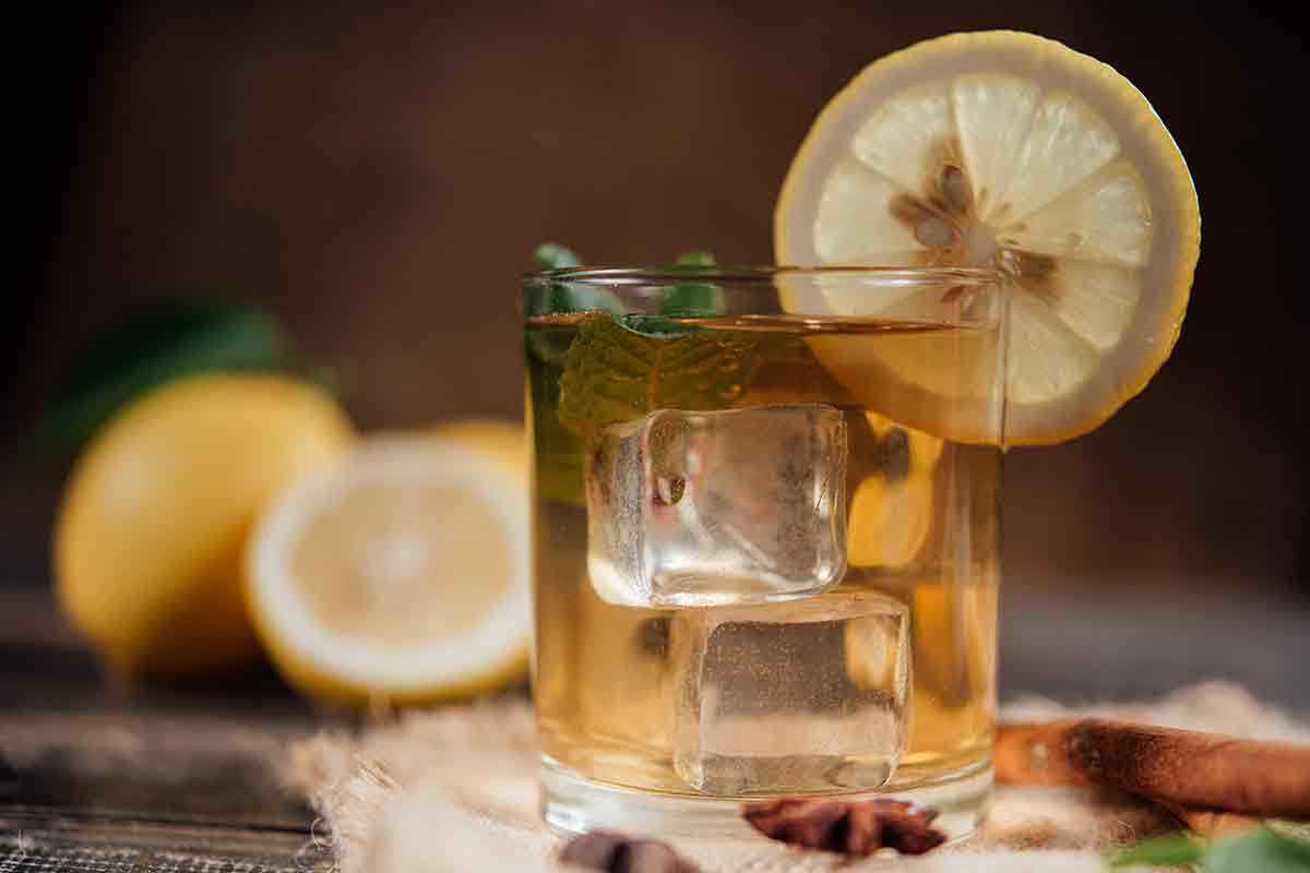Liquore di limoni e spezie