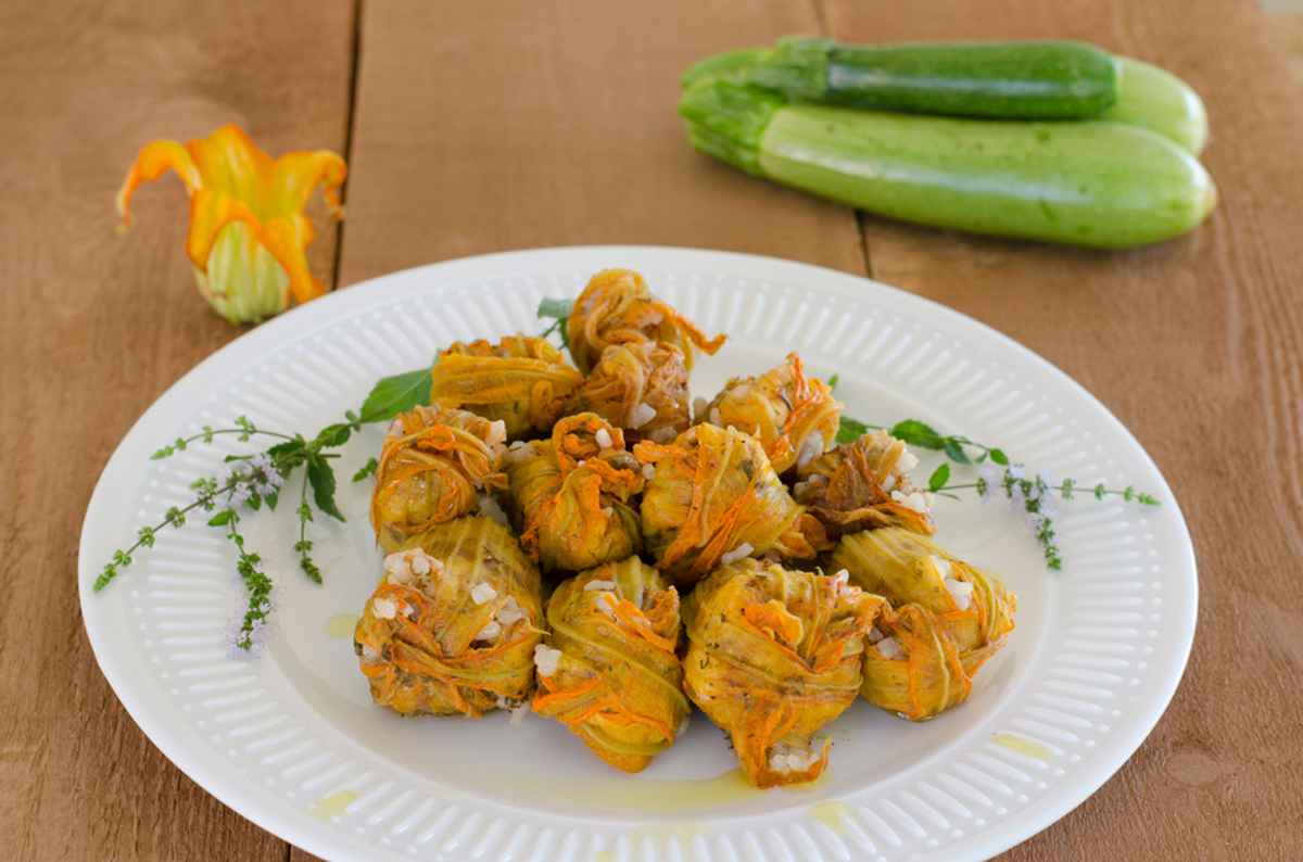 Fiori di zucca ripieni in pastella