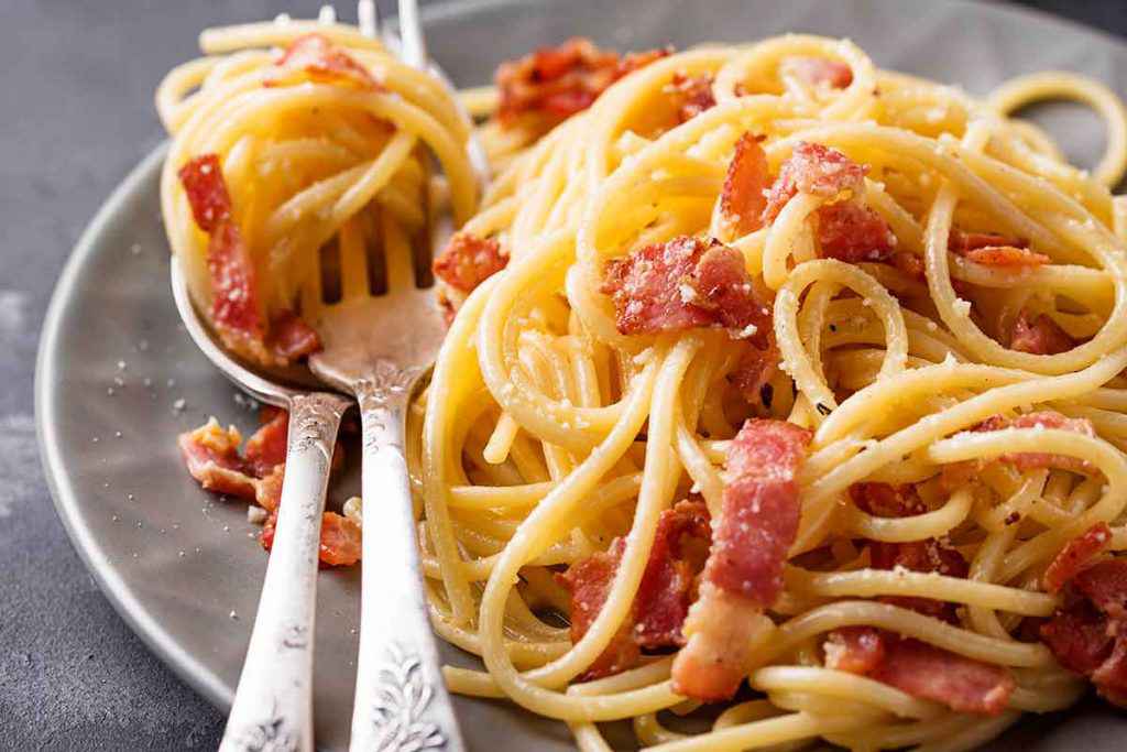 Spaghetti alla carbonara con guanciale ricette festa del papà