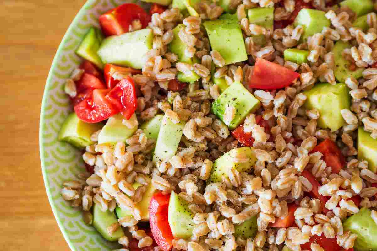 Insalata di farro ricetta