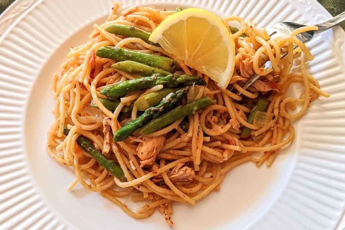 Pasta con asparagi cremosa e facile da fare Buttalapasta