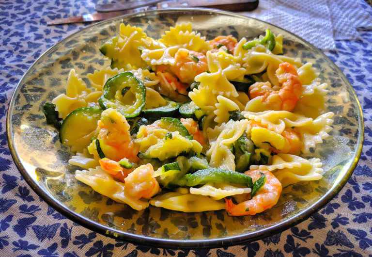 Pasta con panna, gamberetti e zucchine Buttalapasta
