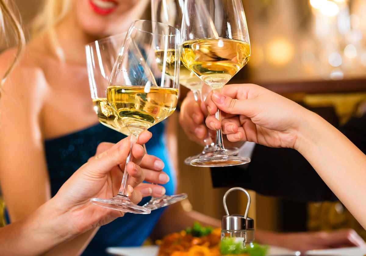 Le donne conoscono il vino più degli uomini: lo dice uno studio di Wine Intelligence