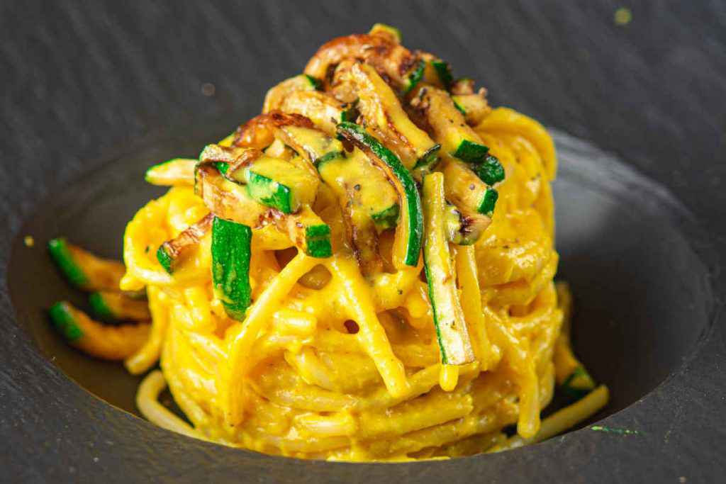 carbonara vegetariana con zucchine