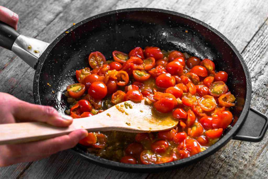 come si fa il sugo di pomodorini saltati in padella