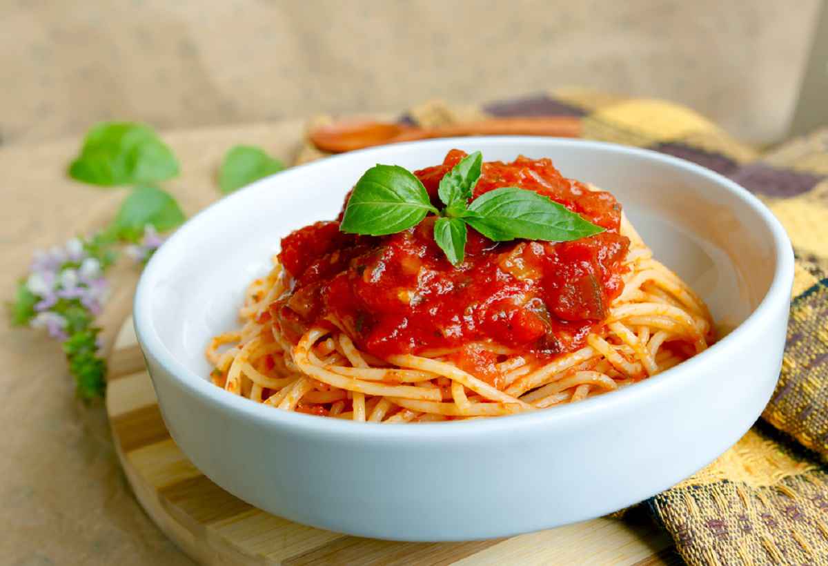 Come si fa il sugo: ricette e consigli per farlo super saporito