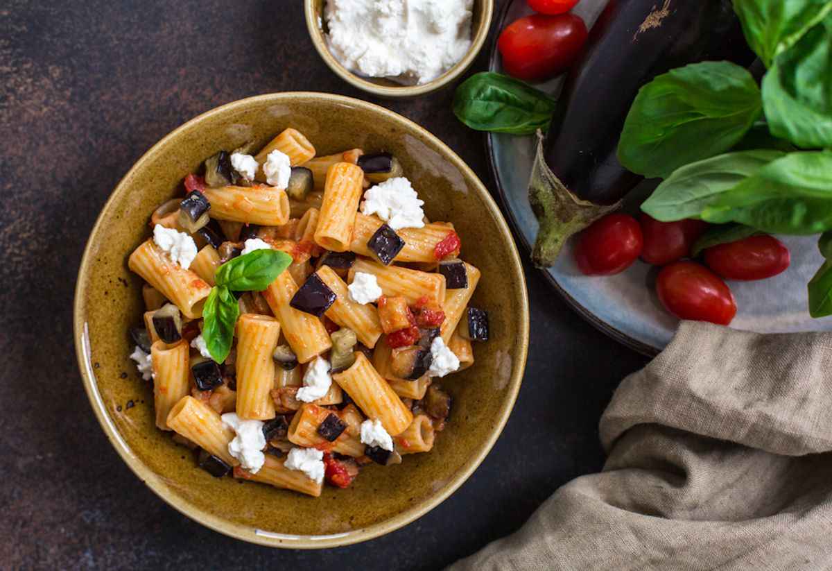 Pasta melanzane e ricotta fresca