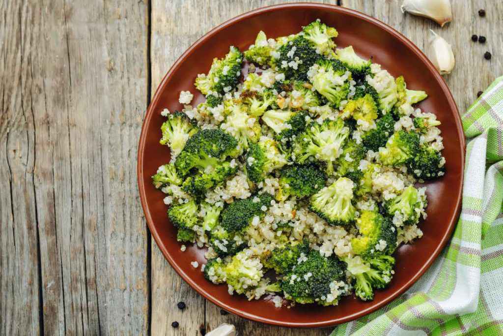 quinoa con broccoli