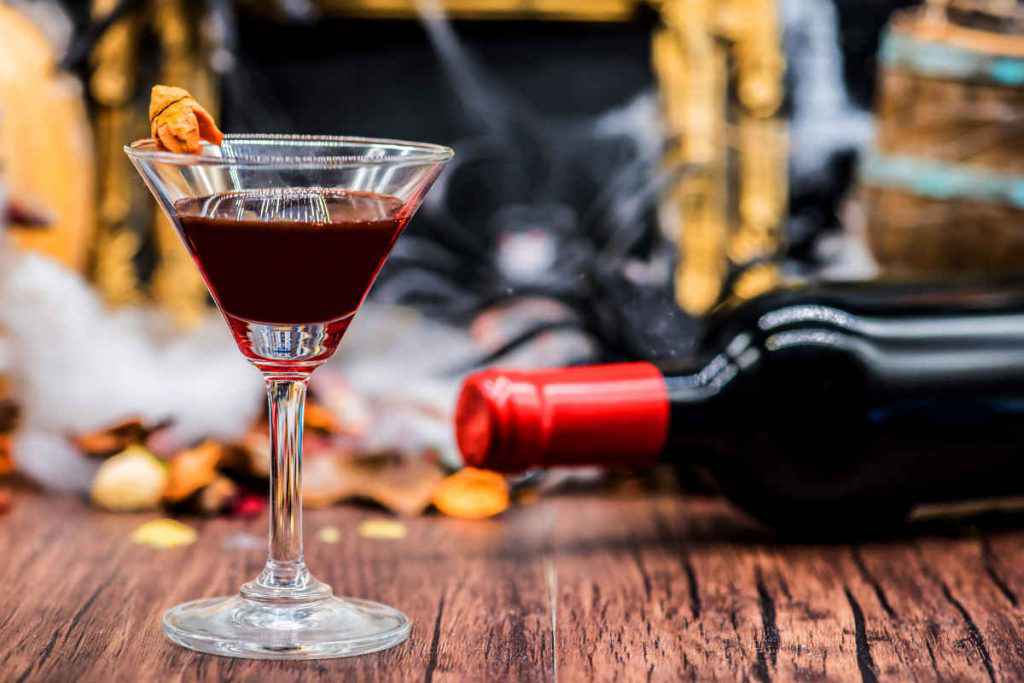 bicchiere di cocktail al vino rosso
