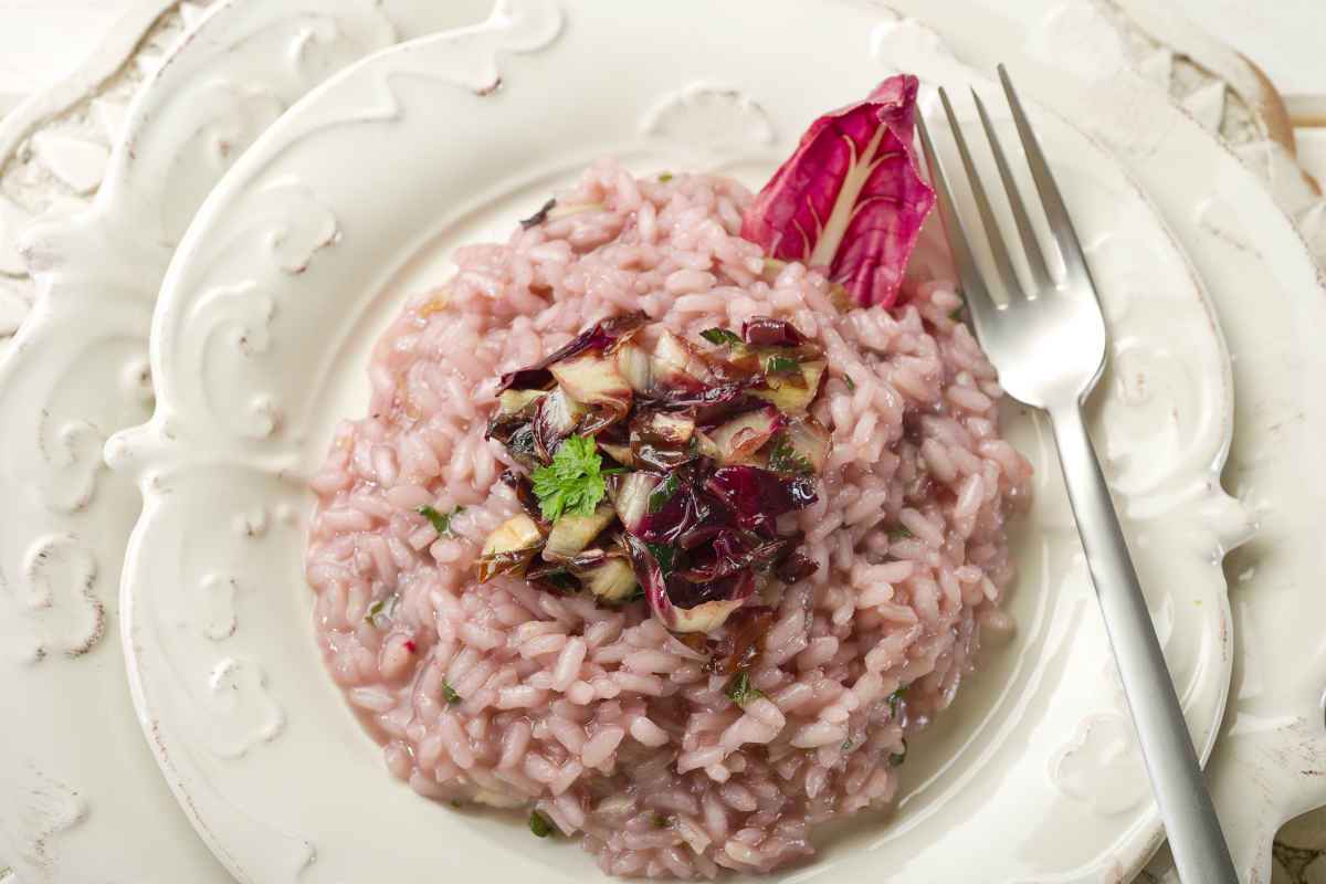 piatto con risotto radicchio e gorgonzola