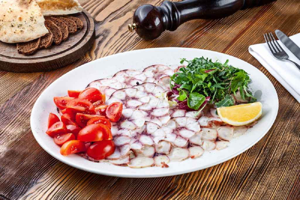 Carpaccio di polpo in bottiglia, l'antipasto per le feste Buttalapasta