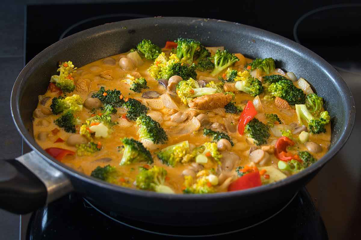 Spezzatino di pesce con broccoli e pomodoro