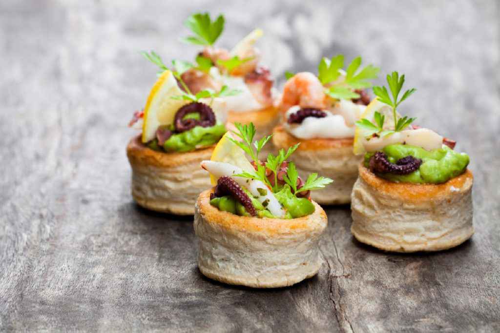 vol au vent ripieni caldi con salmone