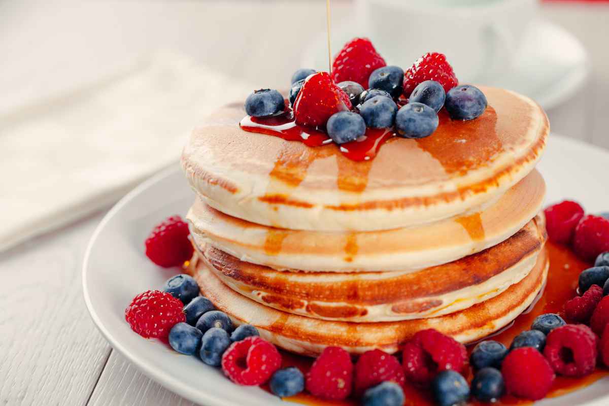 pancake con mirtilli e lamponi