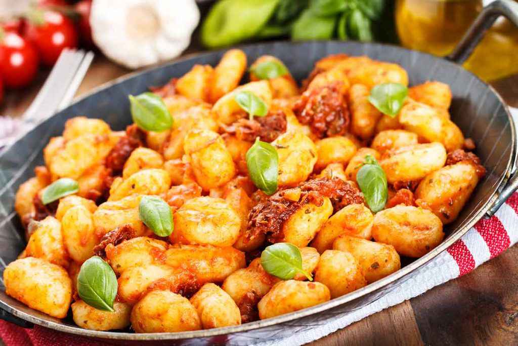 Gnocchi facili con pomodoro e basilico