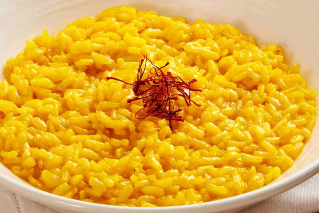 Risotto allo zafferano con pistilli al centro