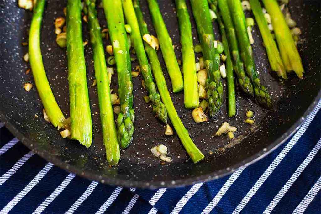 asparagi in padella