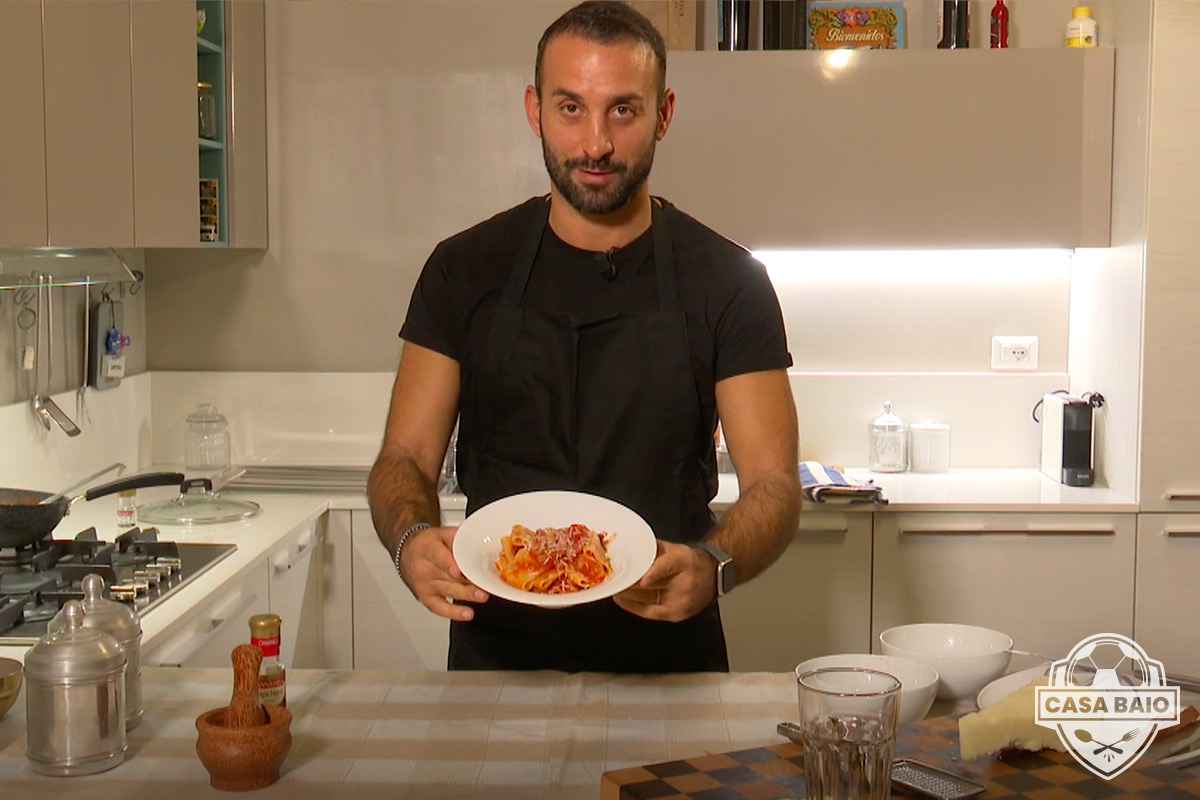 Baiocchini prepara i rigatoni all'amatriciana