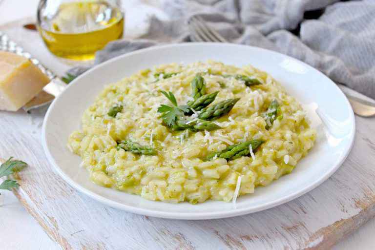 Risotto agli asparagi con il Bimby la ricetta facile e veloce Buttalapasta