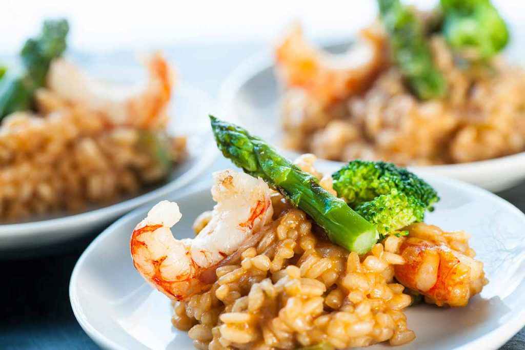 Ricette con asparagi per gustarli al meglio | Buttalapasta 6 Risotto con asparagi e gamberetti