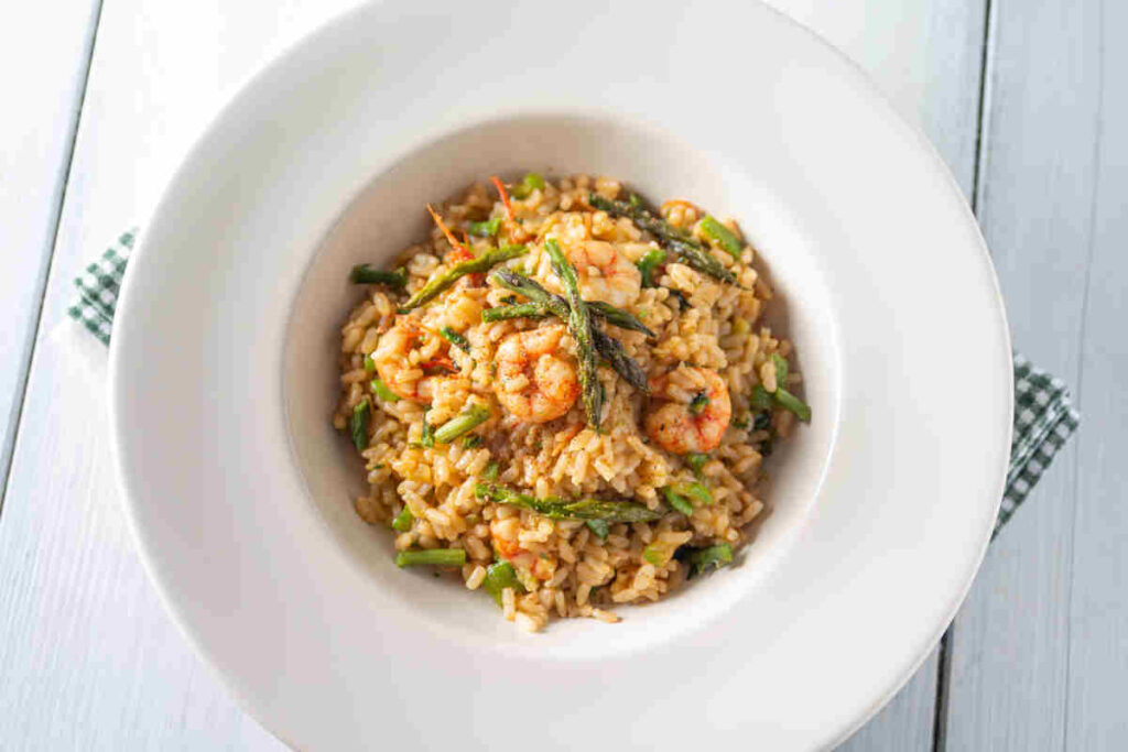 risotto con asparagi e gamberetti