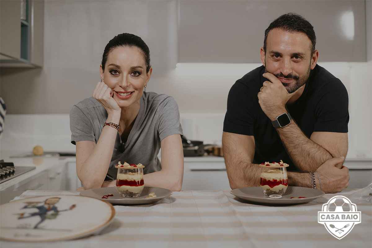 a casabaio debora massari e manuele baiocchini preparano la ricetta del crumble esplosione di primavera