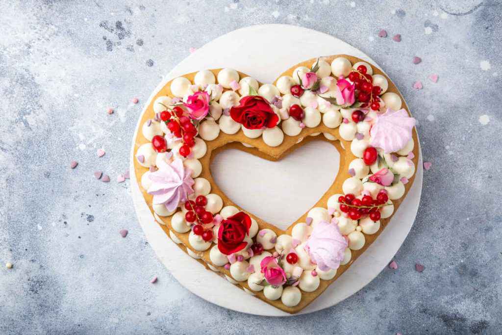 cream tart a forma di cuore