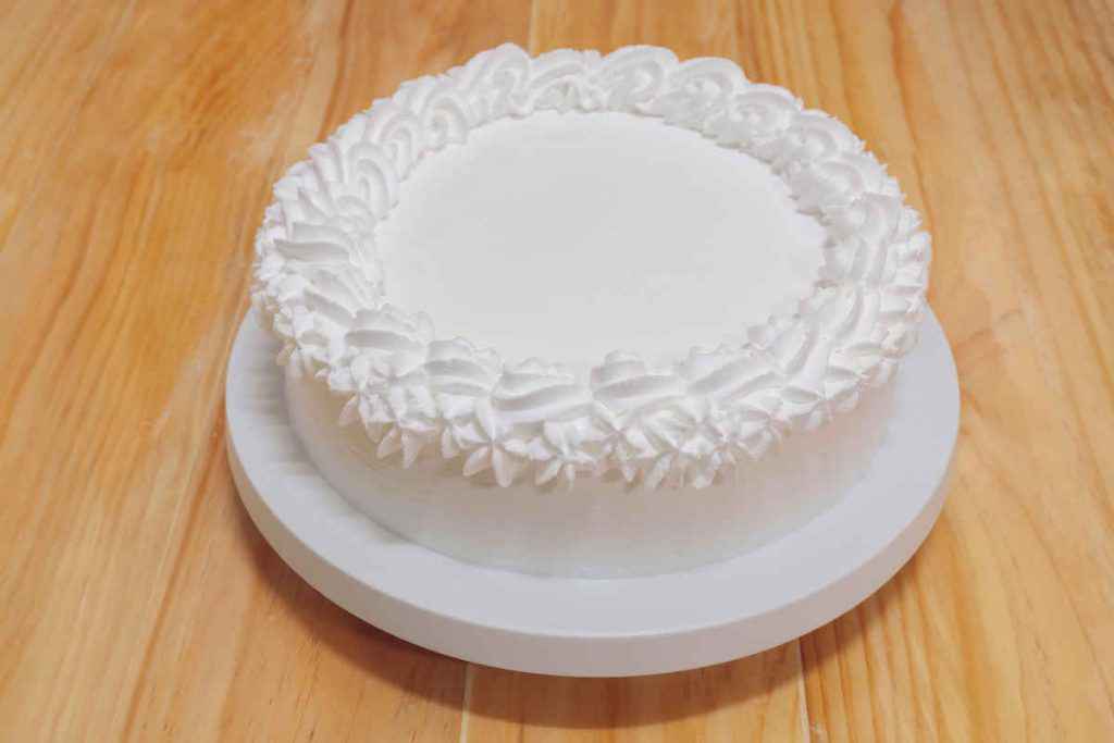 decorare torta con panna