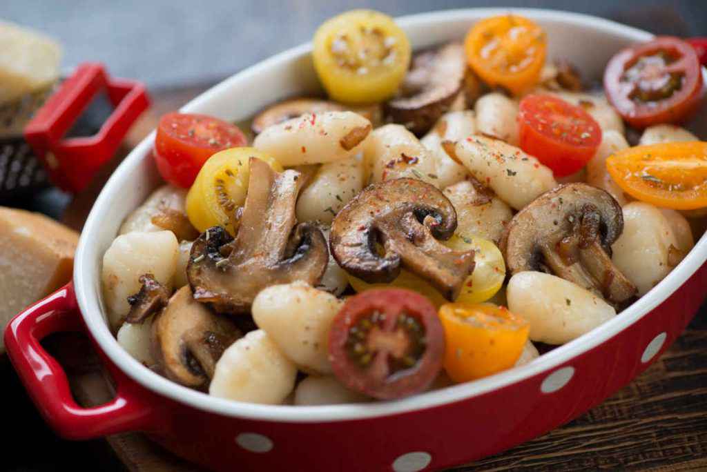 gnocchi saltati con prosciutto e funghi