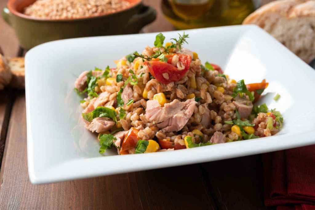 insalata di farro con tonno