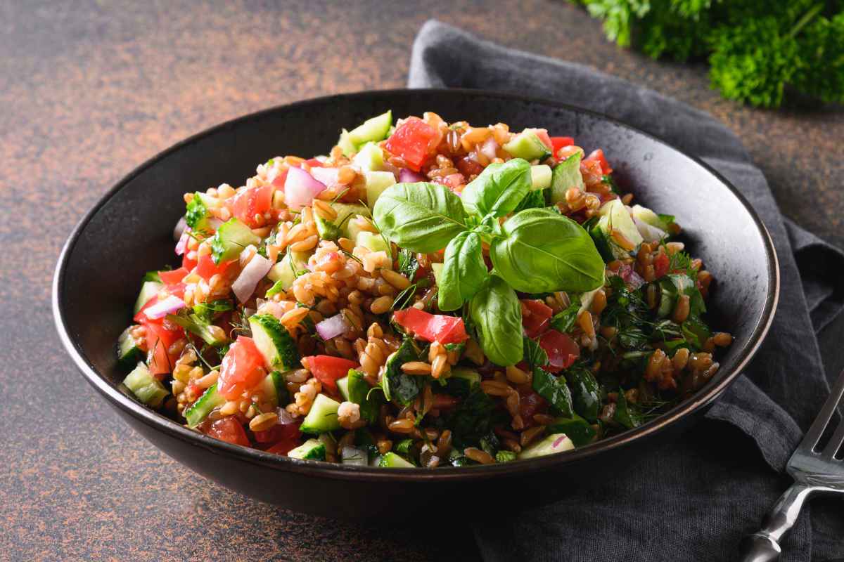 insalata di farro e verdure