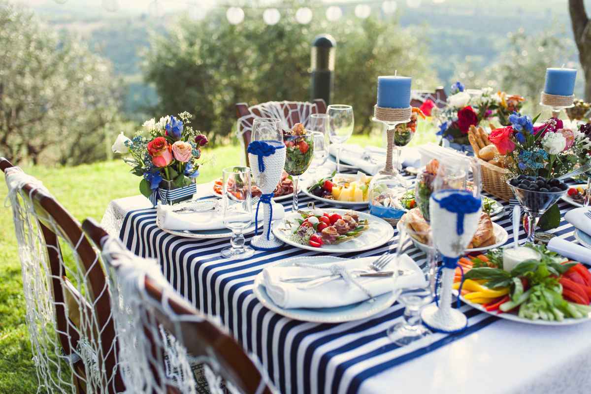 menu per la prima comunione tavola imbandita in giardino