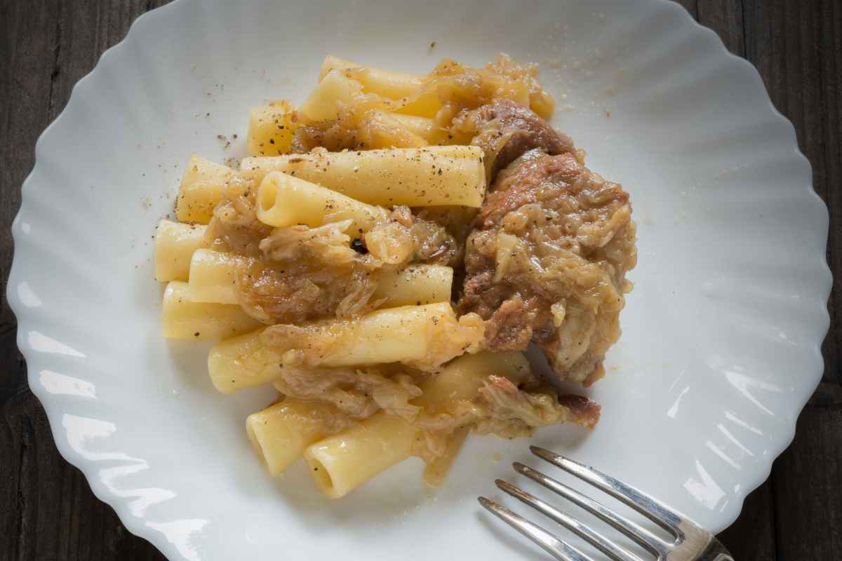 pasta genovese alla napoletana con cipolle