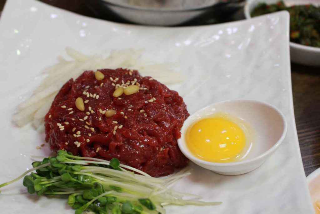 tartare di carne alla ligure con pinoli