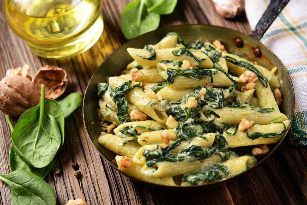 pasta con erbette spinaci e noci