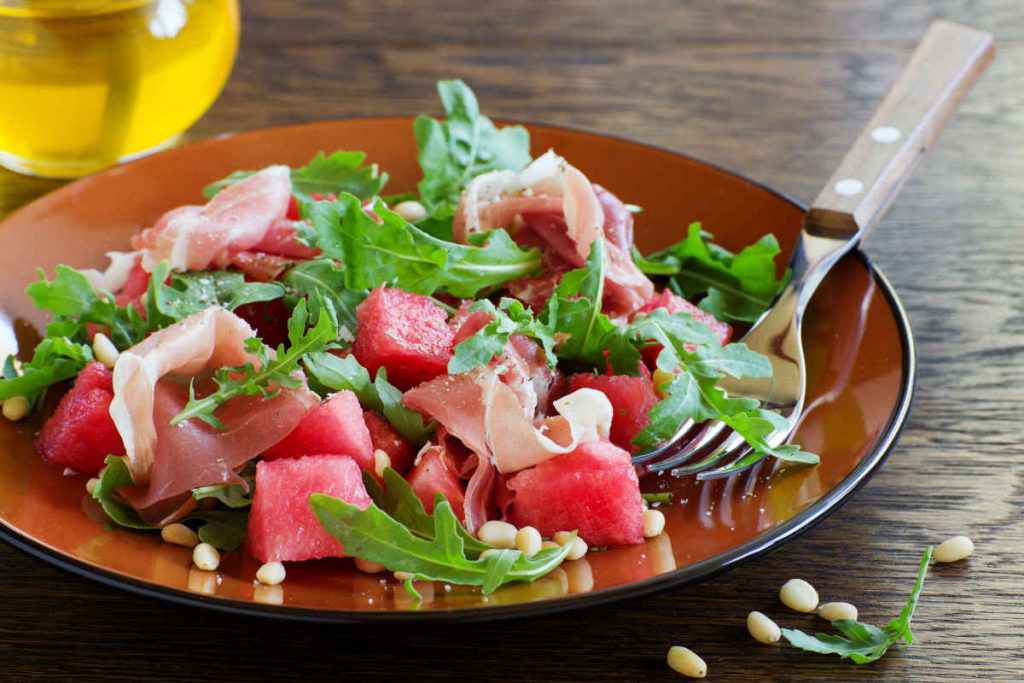 piatti estivi insalata di anguria e prosciutto crudo ricette ferragosto