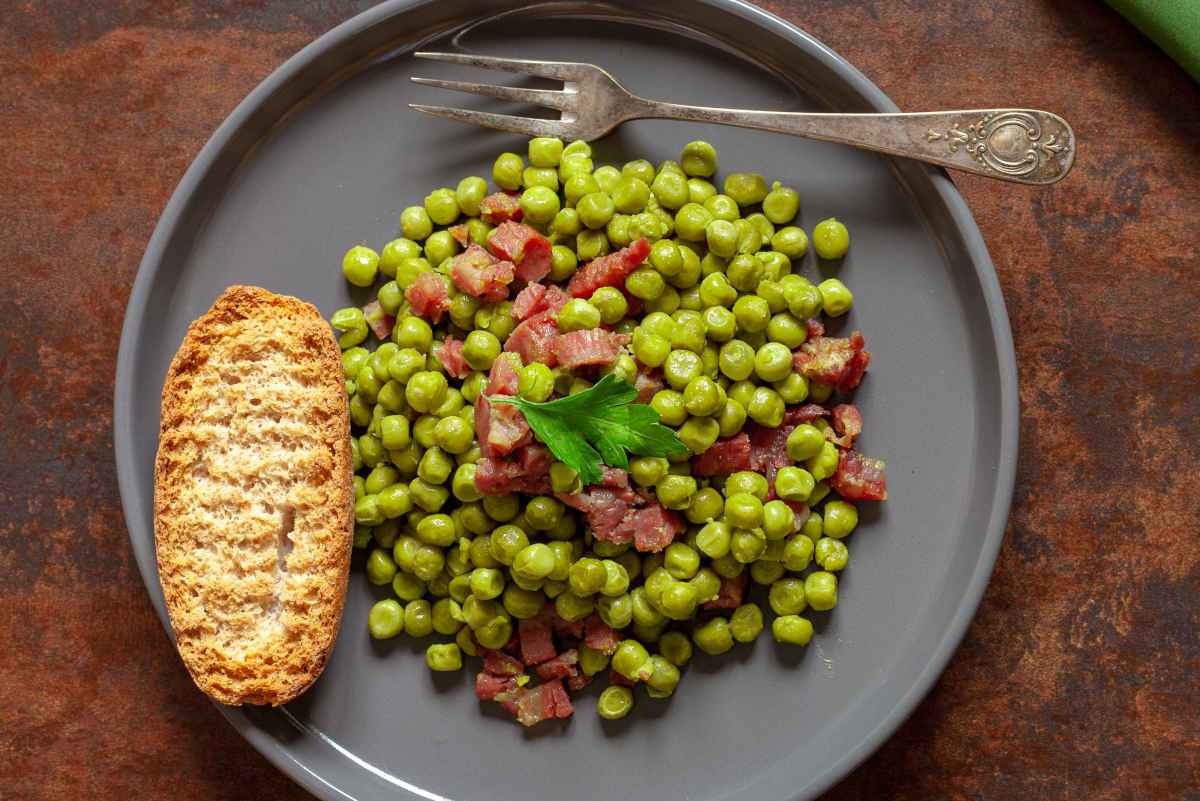 Piselli e pancetta alla toscana