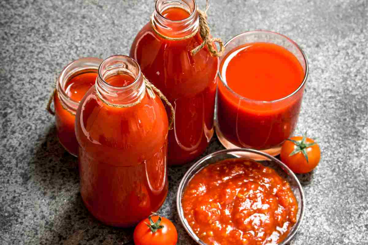 Bottiglie di pomodoro fatte in casa ricetta trucchi consigli