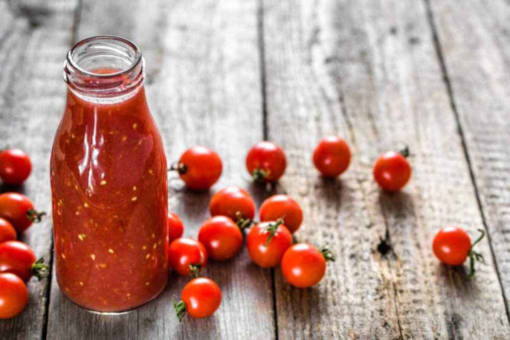 barattoli bottiglie per salsa di pomodoro