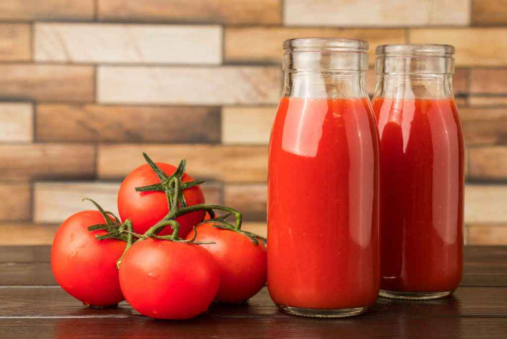 bottiglie di pomodoro fatte in casa