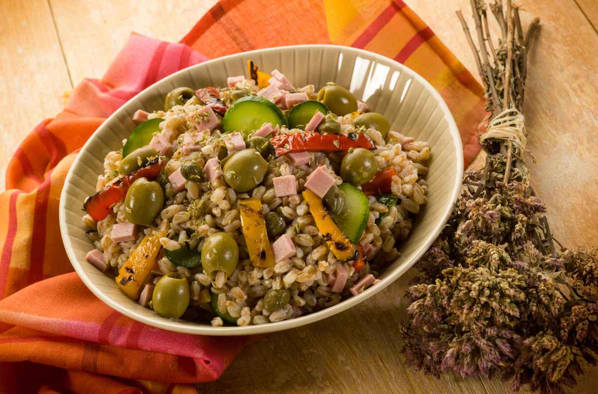 Insalata di farro con zucchine