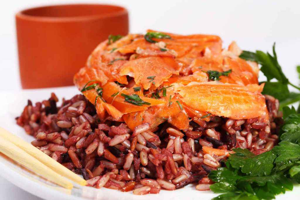 insalata di pesce e riso rosso